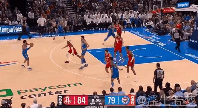 卡鲁索果断出手 底角三分缩小分差 卡鲁索果断出手 底角三分缩小分差